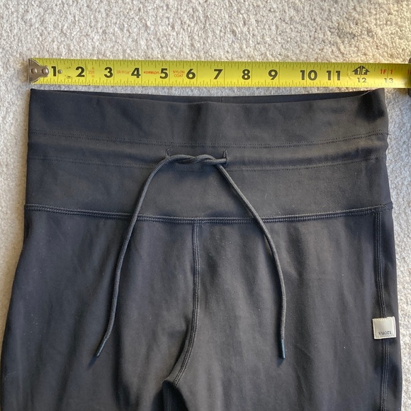 Vuori daily leggings- like new - Picture 7 of 10